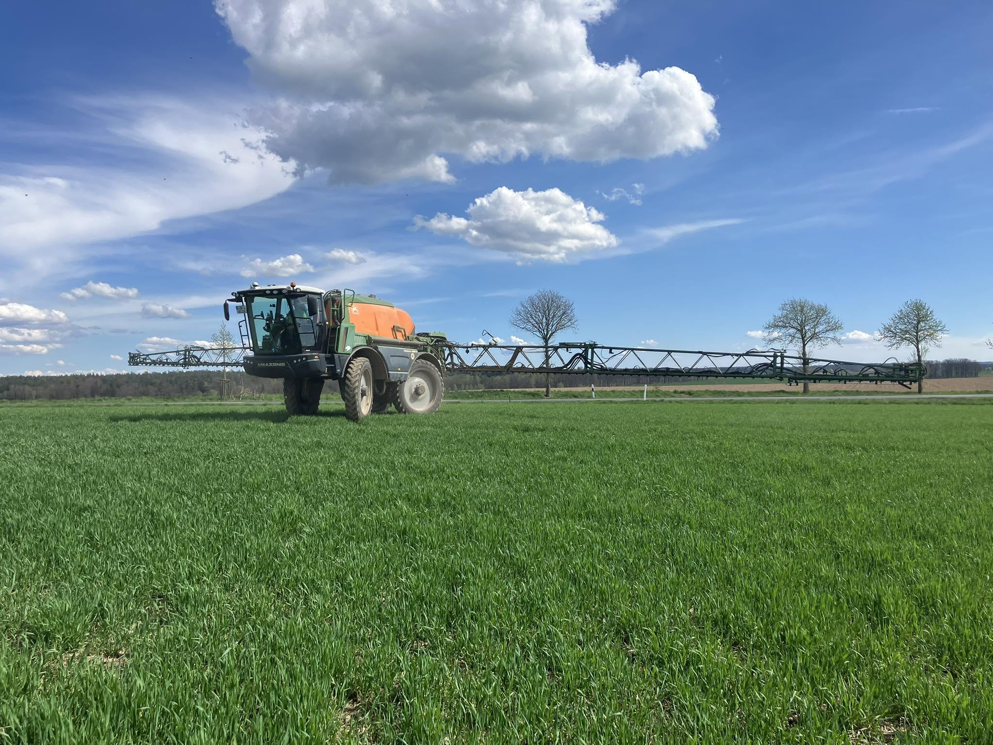 Feldspritze im ökologischen Landbau